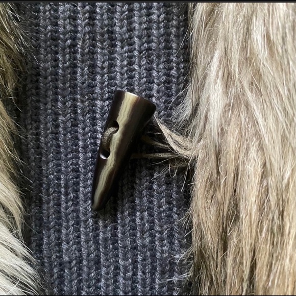 Guess Ribbed Knit Faux Fur Trim Sweater Vest - Picture 3 of 4